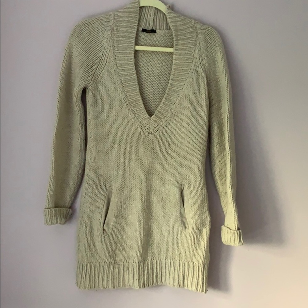 Long v neck heavy sweater made in Italy